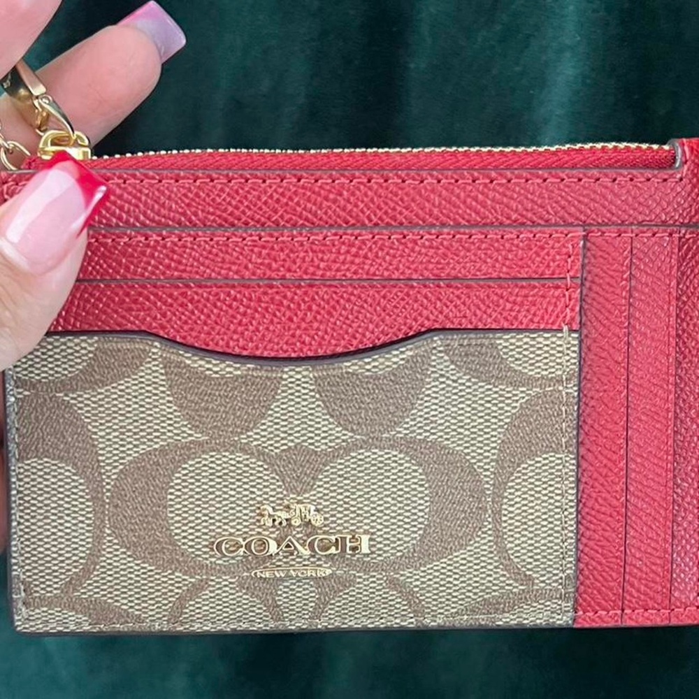 Coach Signature Canvas Card Holder Case in Red/Khaki ❤︎